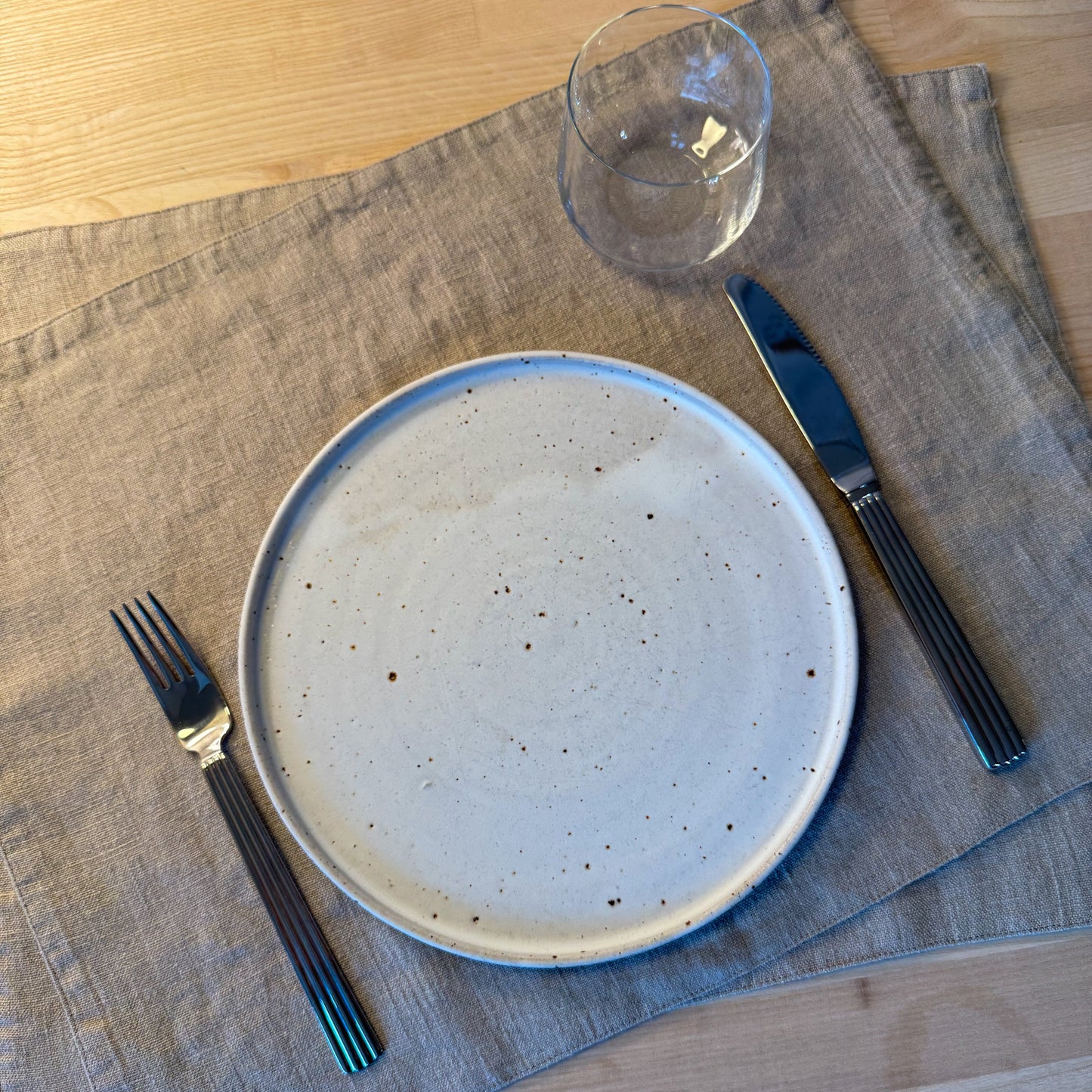 Hørdækkeservietter dækket på bord