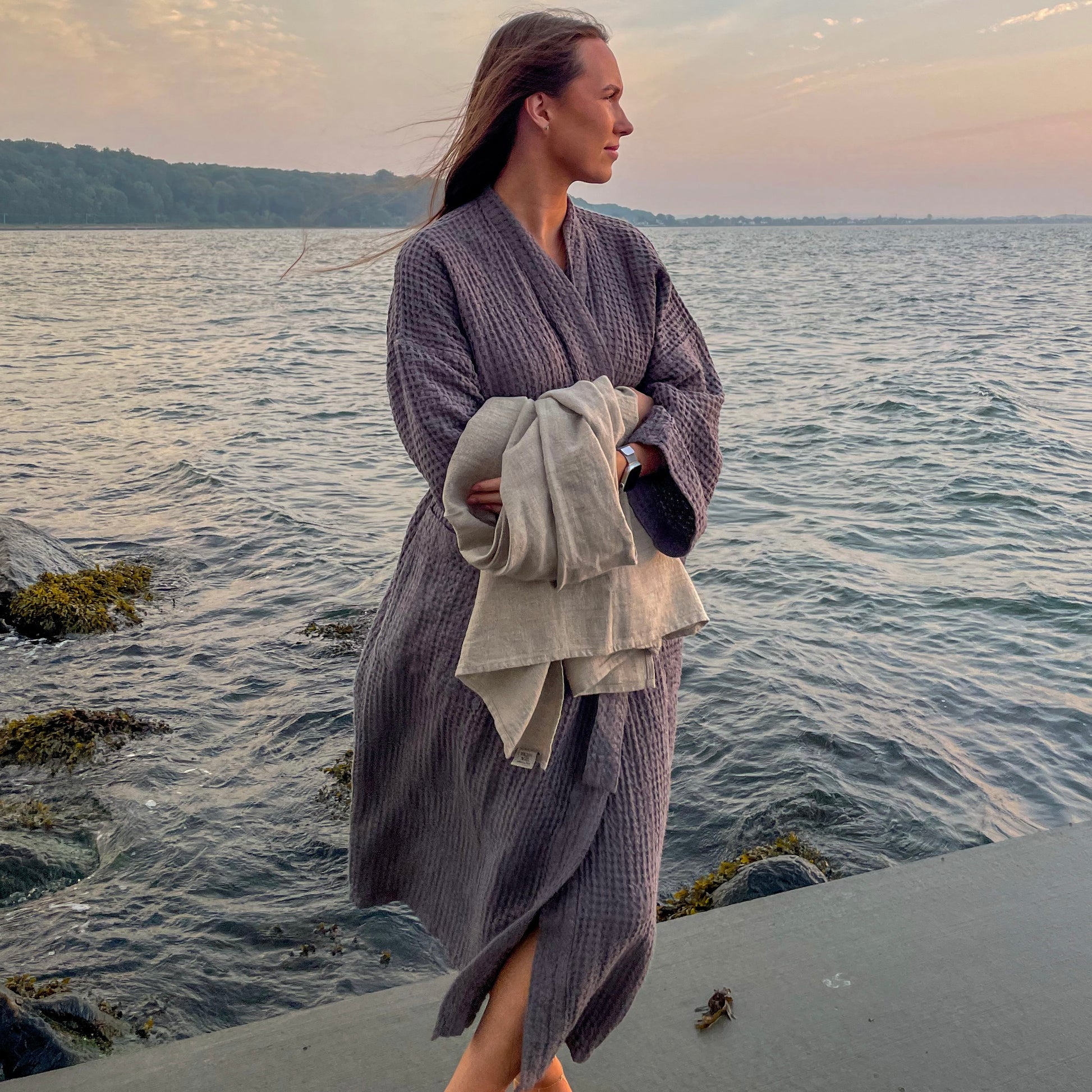 Vaflet badekåbe ved havet